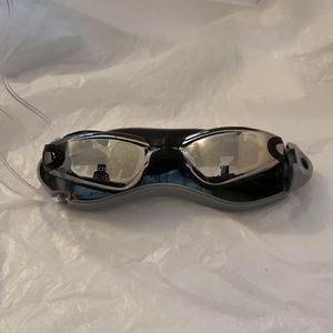 SWIM GOGGLES